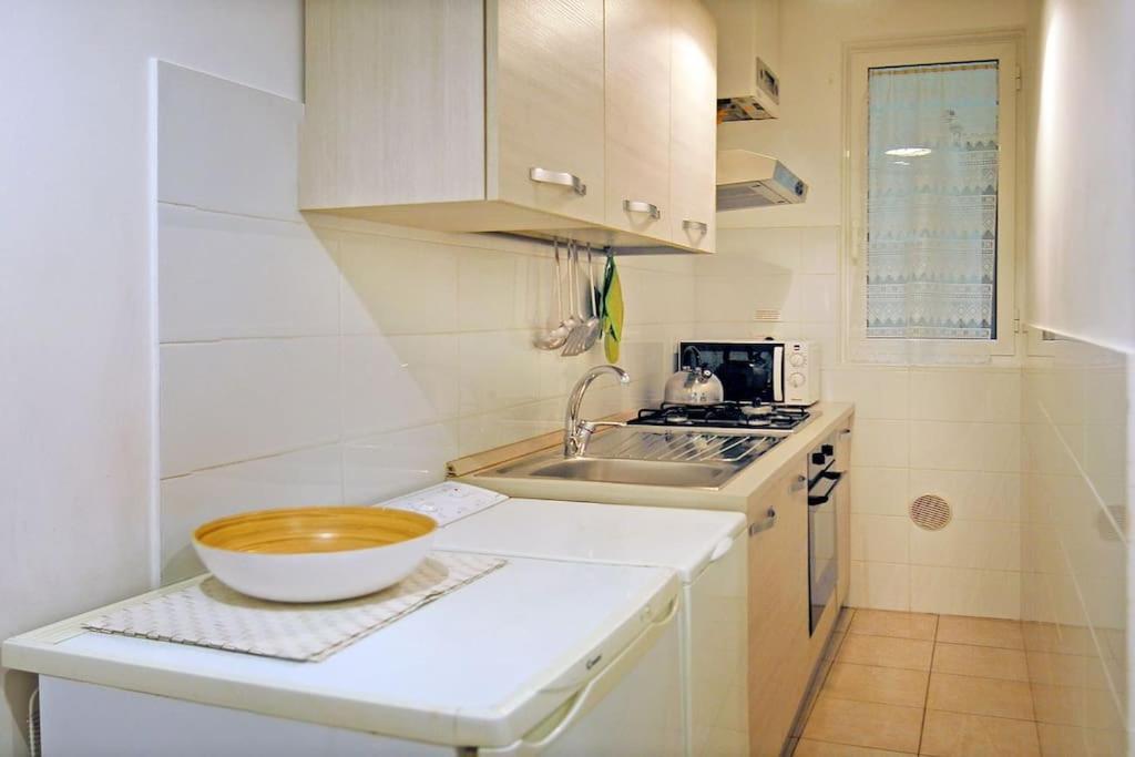 Near Colosseum By Varental 2Br + 1Sb Rome Exterior photo