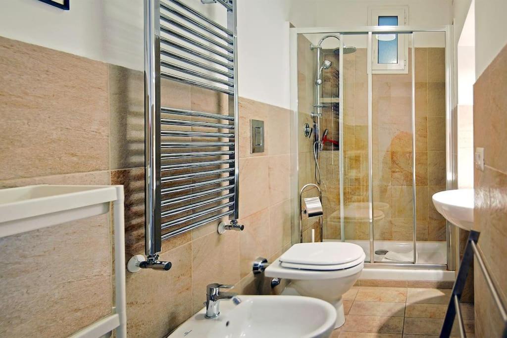 Near Colosseum By Varental 2Br + 1Sb Rome Exterior photo